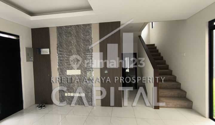 Rumah Siap Huni sudah Semi Furnish dengan posisi Hook di tatar Tarubhawana Kota Baru Parahyangan