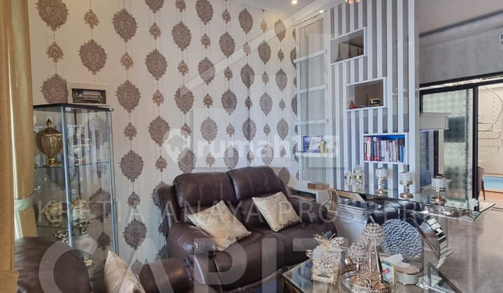 House with Lake View Equipped with Indoor Swimming Pool in Tatar Lokacitra Kota Baru Parahyangan