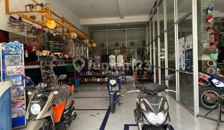 For Sale: Commercial Building, Surapati Street Location