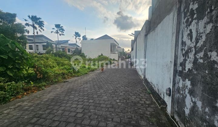 Land for sale located on Brawa Beach Road, Tibubeneng, Kuta North
