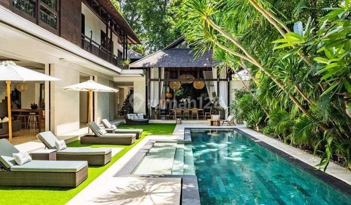 Dijual villa luxury dekat pantai lokasi seminyak