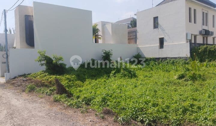 Land for sale located on Brawa Beach Road, Tibubeneng