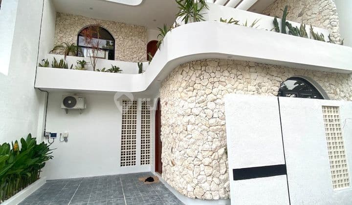 Dijual Villa Brand New Area Kuwum Kerobokan
