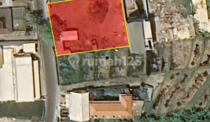 Land for sale near the beach located on the main road of Pereren