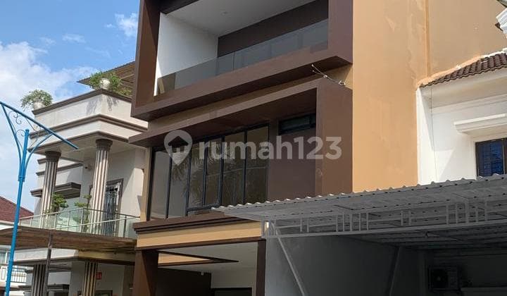 Dijual Rumah Mewah 3 Lantai Full Renovasi dan Interior