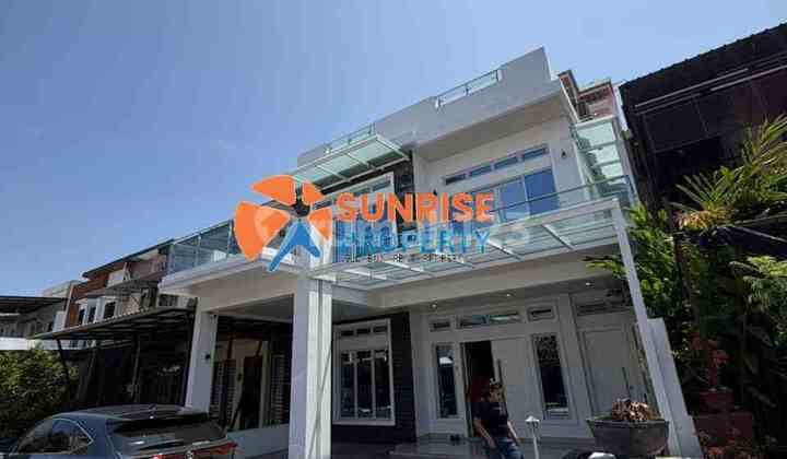 Dijual Rumah 3 Lantai Beverly Green