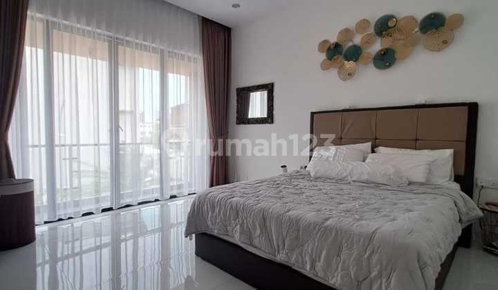 Disewakan Rumah 3 Lantai The Icon Central