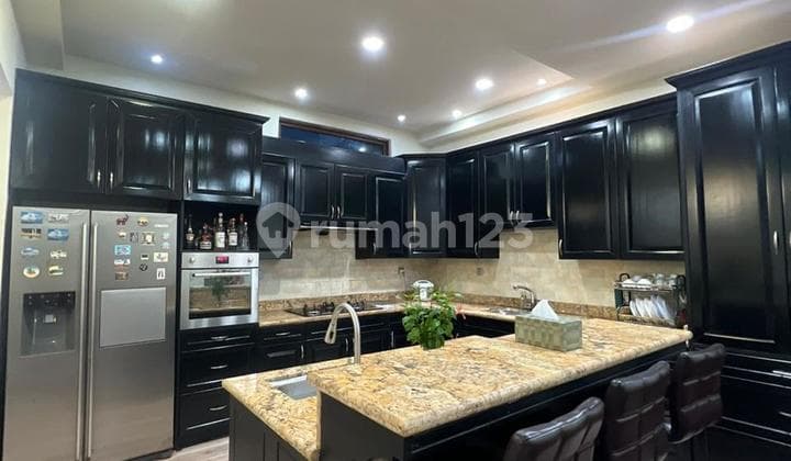 Disewakan Rumah Mewah 2 Lantai Ditaman Golf Recidence