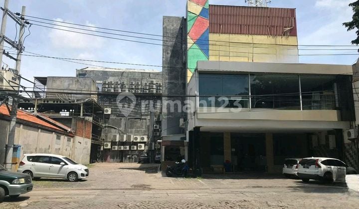 4-Story Building at Zero Point, Surabaya City Center Street