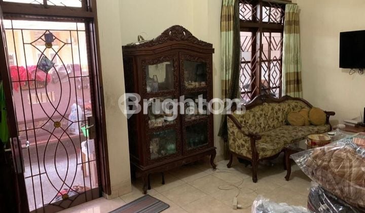 RUMAH DUA LANTAI NYAMAN DAN AMAN LOKASINYA SANGAT SANGAT STRATEGIS TOMANG JAKARTA BARAT