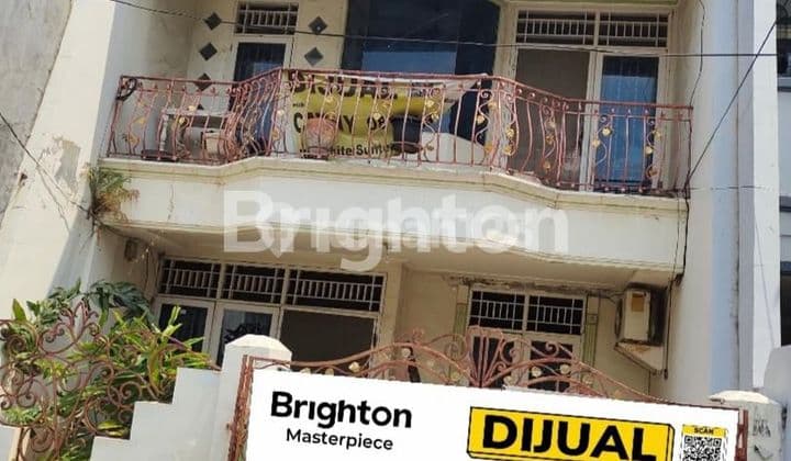 RUMAH DUA SETENGAH LANTAI SIAP HUNI NYAMAN DAN AMAN SUNTER JAKARTA UTARA