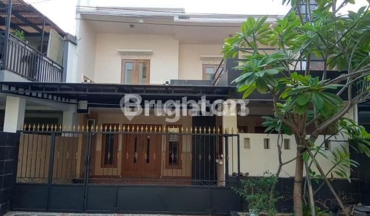 RUMAH TINGGAL DUA SETENGAH LANTAI LOKASINYA SANGAT STRATEGIS AMAN DAN NYAMAN KELAPA GADING JAKARTA UTARA