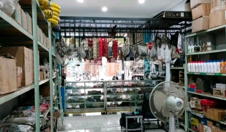 Ruko Tiga Lantai Lokasinya Sangat Strategis di Pinggir Jalan Cengkareng Barat Jakarta Barat