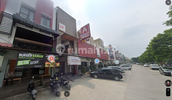 ruko 3 lantai pinggir jalan, sudah di renovasi bagus, tempat parkir luas,