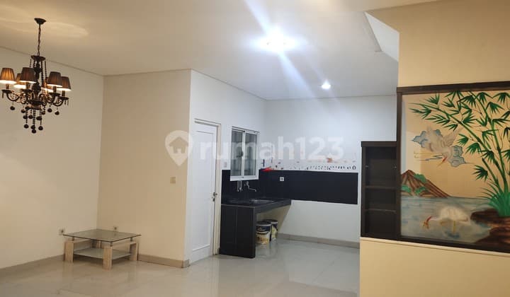 Di Sewa Rumah Siap Huni, Dekat Sekolah International