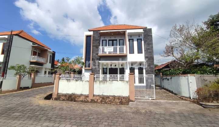 Minimalist 2-Story House Buleleng