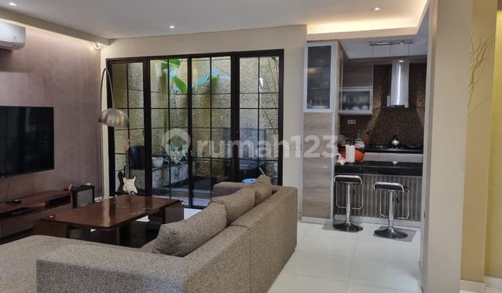 Dijual Rumah Cantik Rapi Bersih Siap Pakai Cluster Royal Serpong