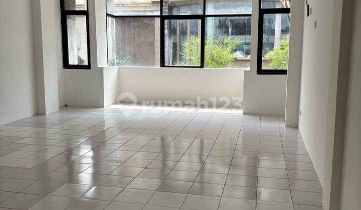 Ruko.hadap.jalan Raya Harga Murah Dan Baru Renovasi