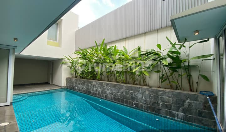 Rumah Mewah Modern Dengan Rooftop Di Area Kuningan
