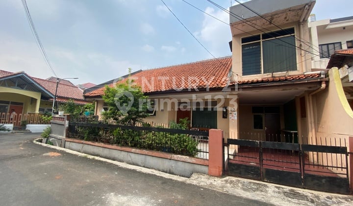 Rumah Lama di Hoek, Harga Nego Dalam Kompleks Lingkungan Tenang