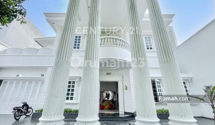 Rumah Modern Classic Siap Huni di Menteng, Jakarta Pusat