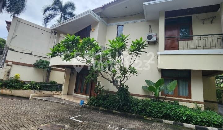 Rumah Cocok Untuk Home Stay Di Menteng, Jakarta Pusat