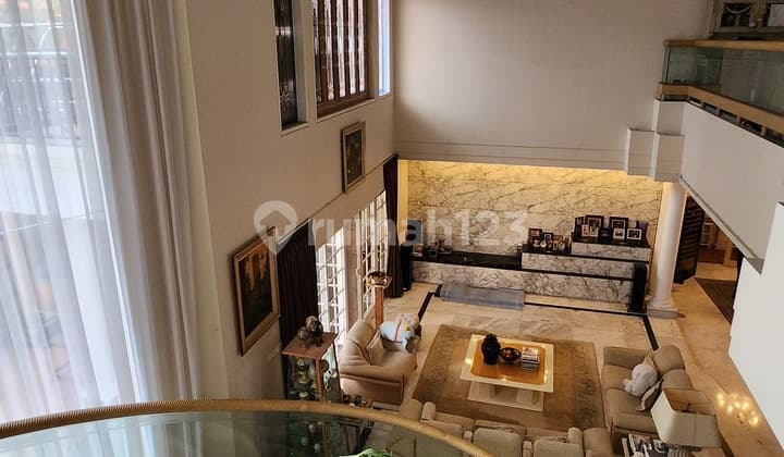 Desain Megah Di Lingkungan Elite Kuningan