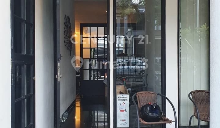 Rumah Mungil Desain Minimalis Dekat Citos