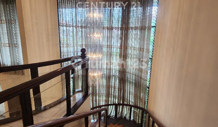 Rumah Lama di Lokasi Prestigius di Menteng Jakarta Pusat.