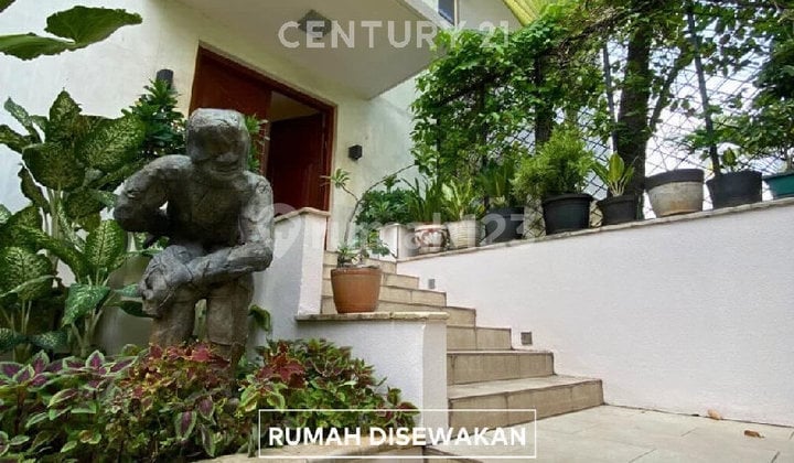 Modern Residence Dengan Rooftop Di Kawasan Elite SCBD