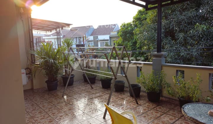 Strategic House in Jatinegara Indah Housing, East Jakarta