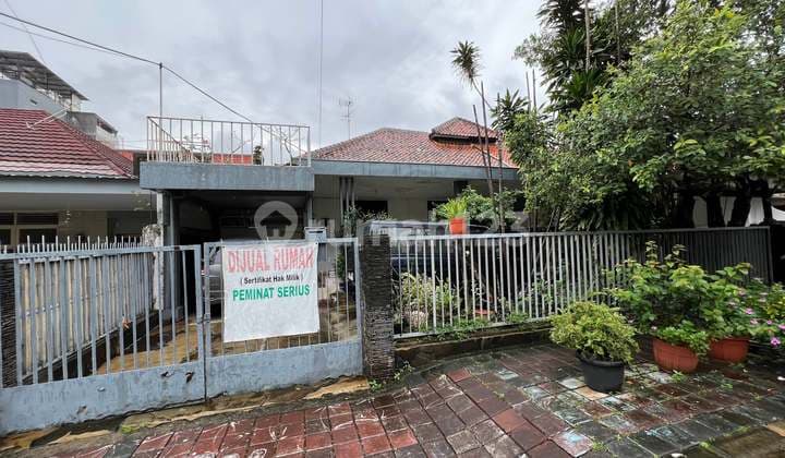 Rumah 2 Lantai Semi Furnished SHM di Kramat 6, Jakarta Pusat