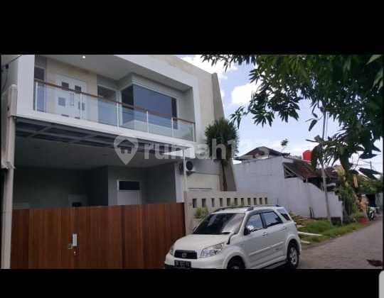 Rumah Mewah 2 Lantai di Jalan Taman Baruna Jimbaran
