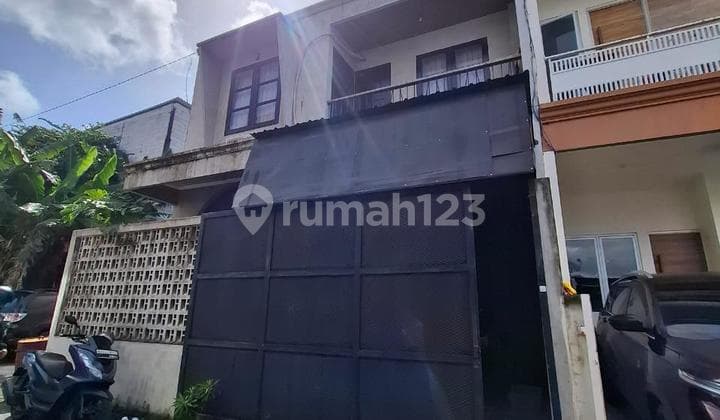 Rumah Modern Minimalis Industrial Lokasi di Pura Banyu Kuning