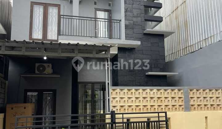 Rumah Semi Villa Terletak Dalam Kompleks Perumahan