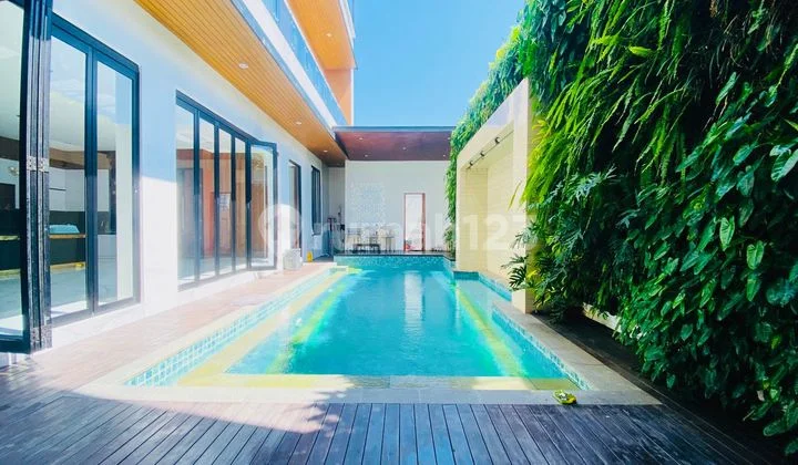 Luxury 4-Story House Strategic Location Denpasar