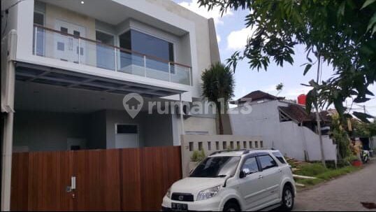 DI JUAL CEPAT!!!
Jl. Taman Baruna Jimbaran (2 lantai)