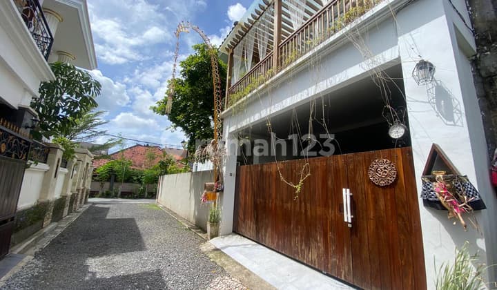 Rumah Renon Modern Minimalis 3 Lantai Rumah Semi Furnished Bagus SHM - Sertifikat Hak Milik di Tukad badung renon denpasar timur , Renon