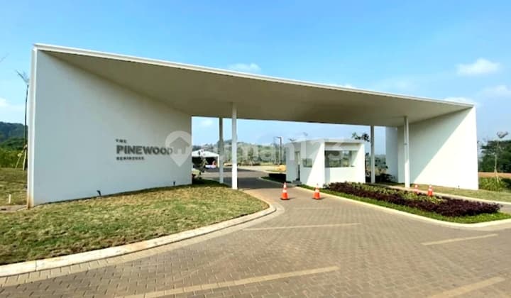 Pinewood Residence Berdiri Megah Di Atas Dataran Tinggi Yang Hijau Dan Perbukitan Yang Lembut,