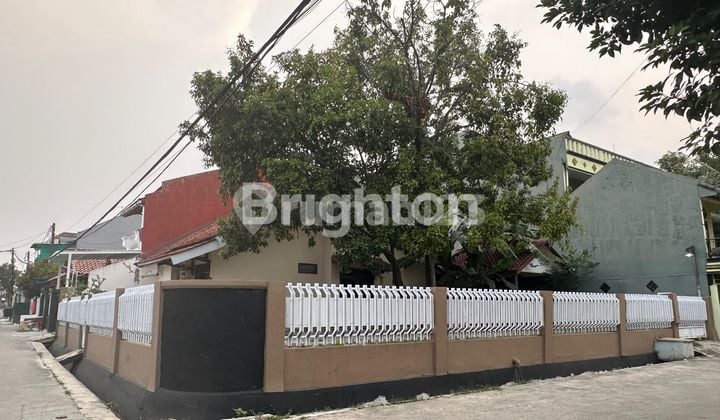 Rumah dengan Halaman Luas Hoek di Cimanggis Depok