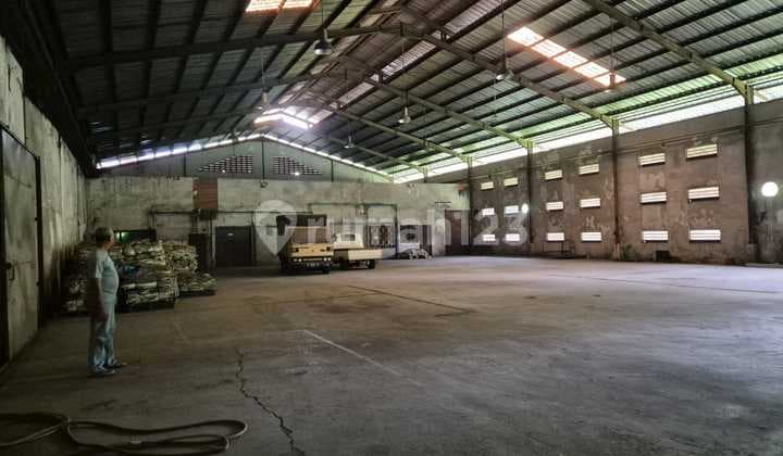 Disewakan Gudang Pinggir Jalan Raya Lippo Cikarang Strategis