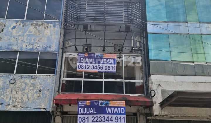 Ruko Strategis 3½ Lantai di Jalan Utama, Cocok Utk Usaha, Jual Murah