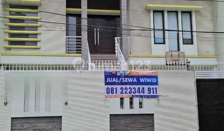Rumah Sunter Semi Furnished 3 Lantai Siap Huni