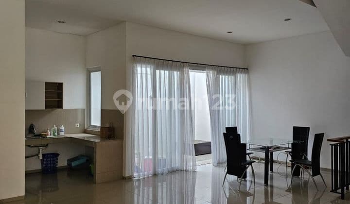 Rumah 2 Lantai, Kamar 3+1 Bagus dan Nyaman di Hegarmanah