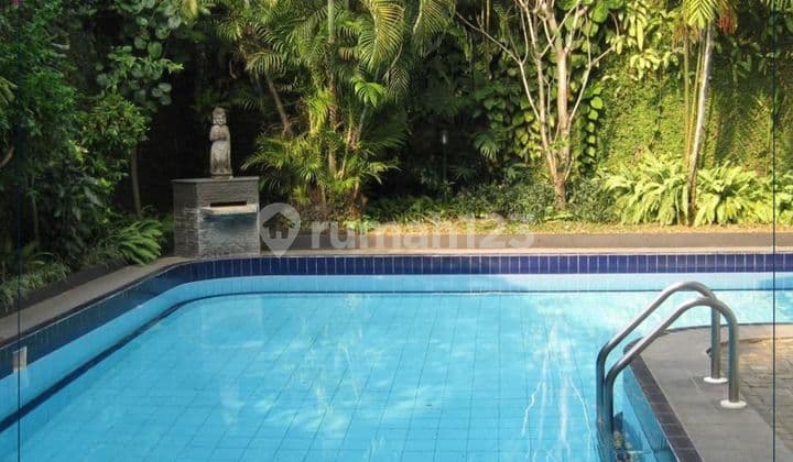 Rumah Mewah Luas 500m2 + Swimming Pool di Jakarta Selatan