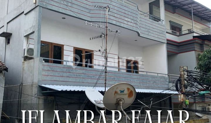 Rumah 3 Lantai Luas, Siap Huni di Penjaringan