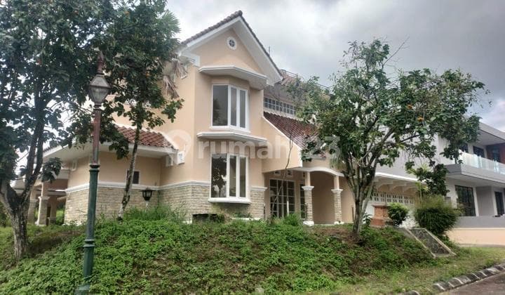 FOR SALE: LUXURIOUS AND SPACIOUS HOUSE IN PESONA MERAPI VIEW HOUSING ESTATE