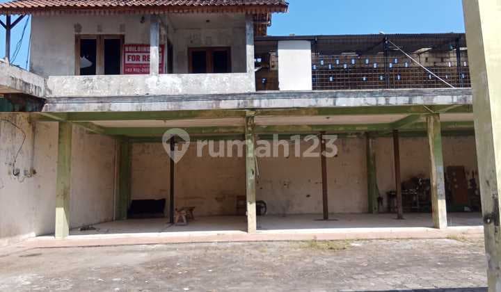 Gedung 2 Lantai Parkir Luas, Beran Lor, Tridadi, Sleman, Jogja