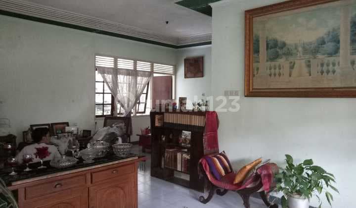 For Sale Classic House Suitable for Business Space in Caturtunggal, Sleman