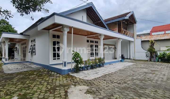 Rumah Parkir Luas Cocok untuk Kantor, Sinduadi, Mlati, Sleman, Jogja